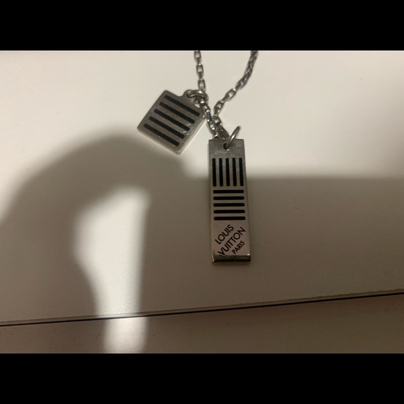 Louis Vuitton aunthentic mens necklace - Picture 2 of 3